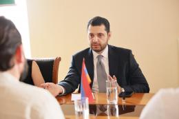 Министр Амбарцум Матевосян принял соучредителя научно-образовательного фонда «Стартап Армения» Акопа Акопяна и представителей «Севан Стартап Саммит»