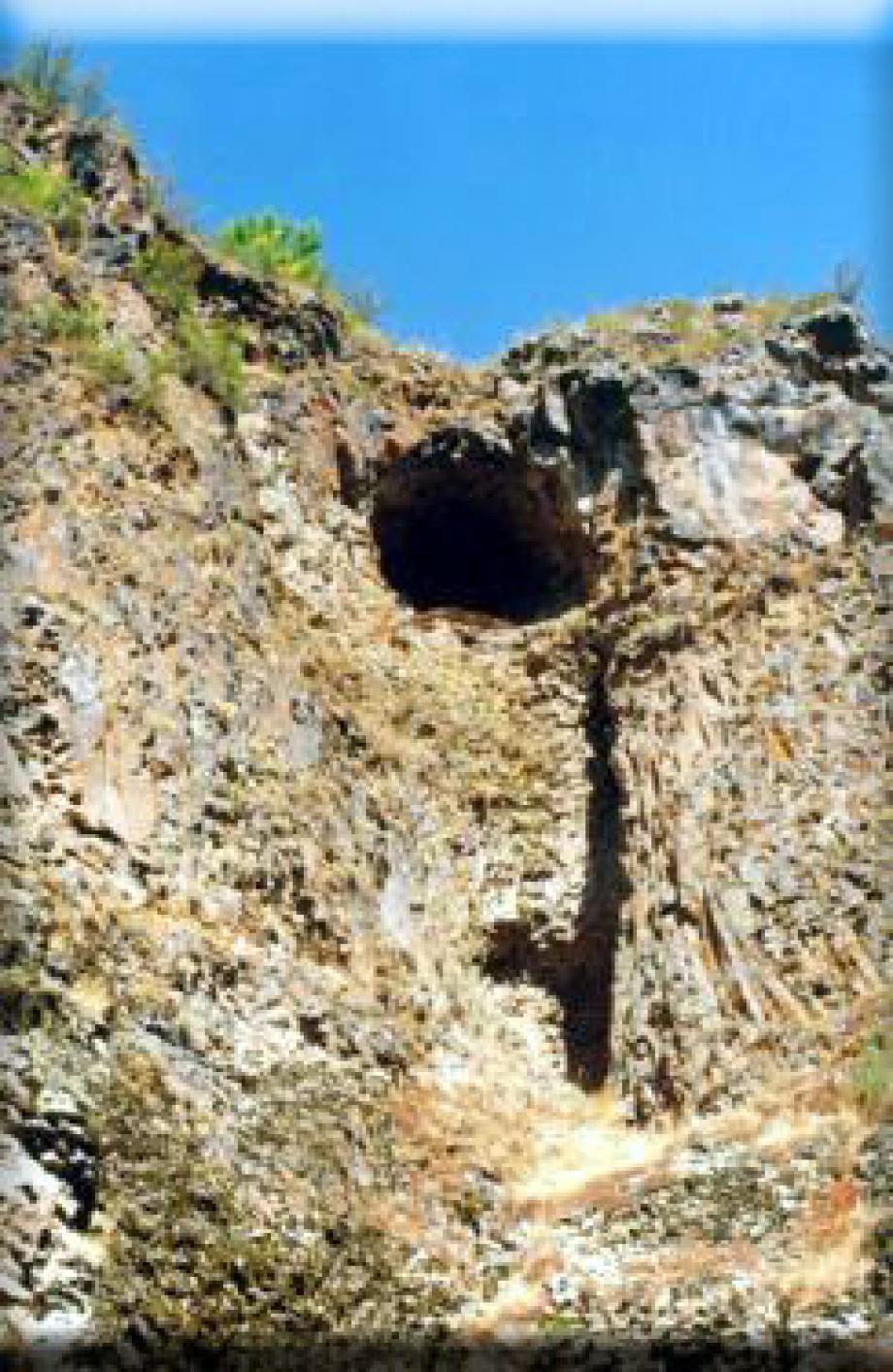 Քարանձավեր