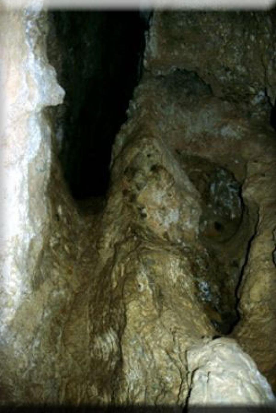 Քարանձավեր