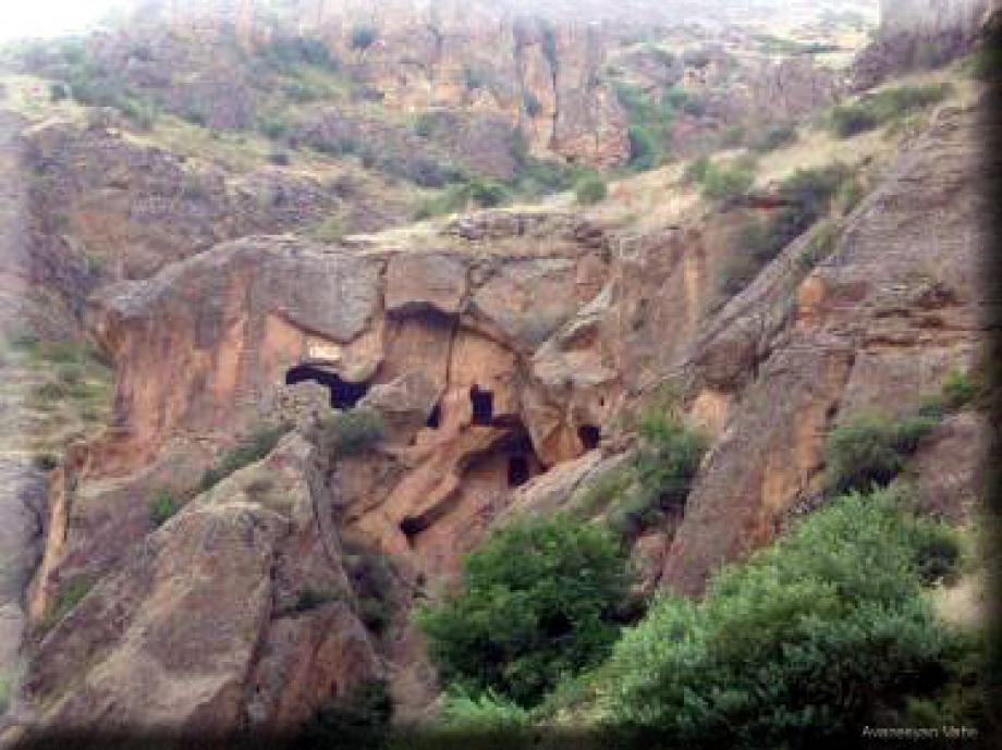 Քարանձավեր