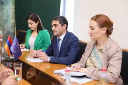 Շրջակա միջավայրի նախարար Հակոբ Սիմիդյանը հրաժեշտի հանդիպում է ունեցել Հայաստանում Եվրոպական Միության պատվիրակության ղեկավար, դեսպան Անդրեա Վիկտորինի հետ