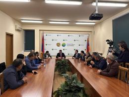 Minister of Environment Hakob Simidyan met businessmen expressing their protest near the 3rd building of the Government