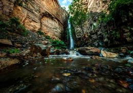 Forbes included in the list of " natural wonders of the Caucasus " the state reserve " Khosrov Forest " the State Reserve and the National Park " Dilijan