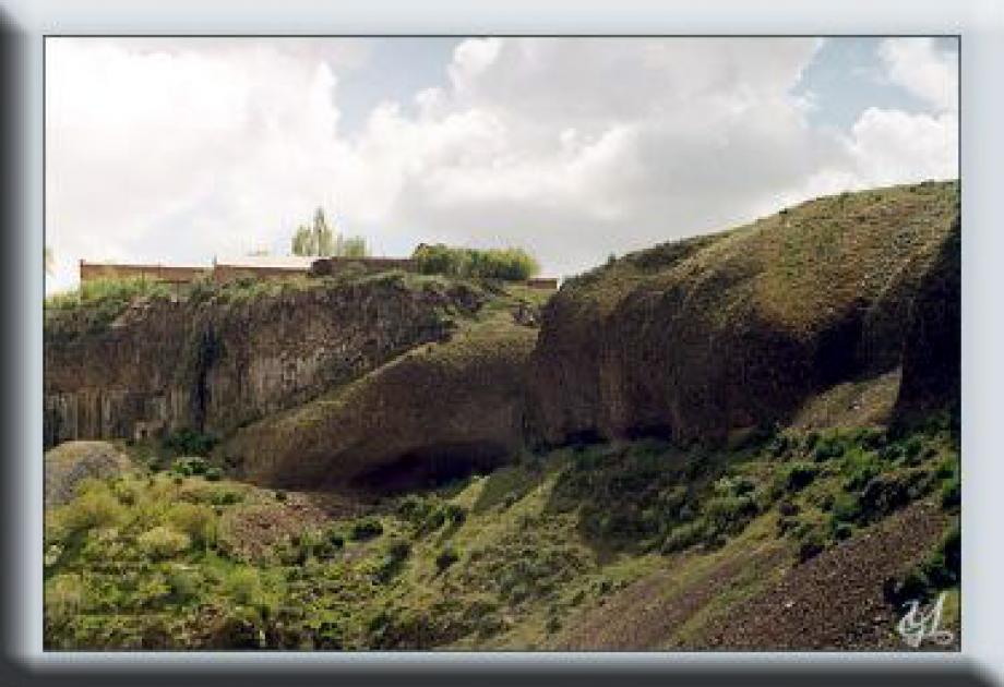 Քարանձավեր