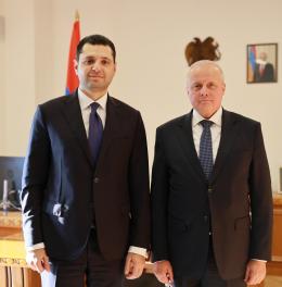 Министр окружающей среды Республики Армения Амбарцум Матевосян принял делегацию во главе с Чрезвычайным и Полномочным послом РФ в Армении Сергеем Копыркиным