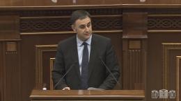 Заместитель министра окружающей среды Арам Меймарян представил в Национальном собрании пакет законопроектов «О климате» и пакет проектов смежных законов