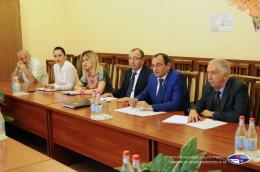 ՀՀ բնապահպանության նախարար Արծվիկ Մինասյանը հանդիպում է ունեցել ՄԱԶԾ հայաստանյան գրասենյակի ներկայացուցիչների հետ