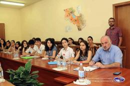 Արծվիկ Մինասյանը հանդիպում է ունեցել  «Ամառային դպրոց» ծրագրի մասնակիցների հետ