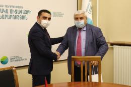 The Minister of Environment Romanos Petrosyan met with representatives of "ARMSWISSBANK" CJSC